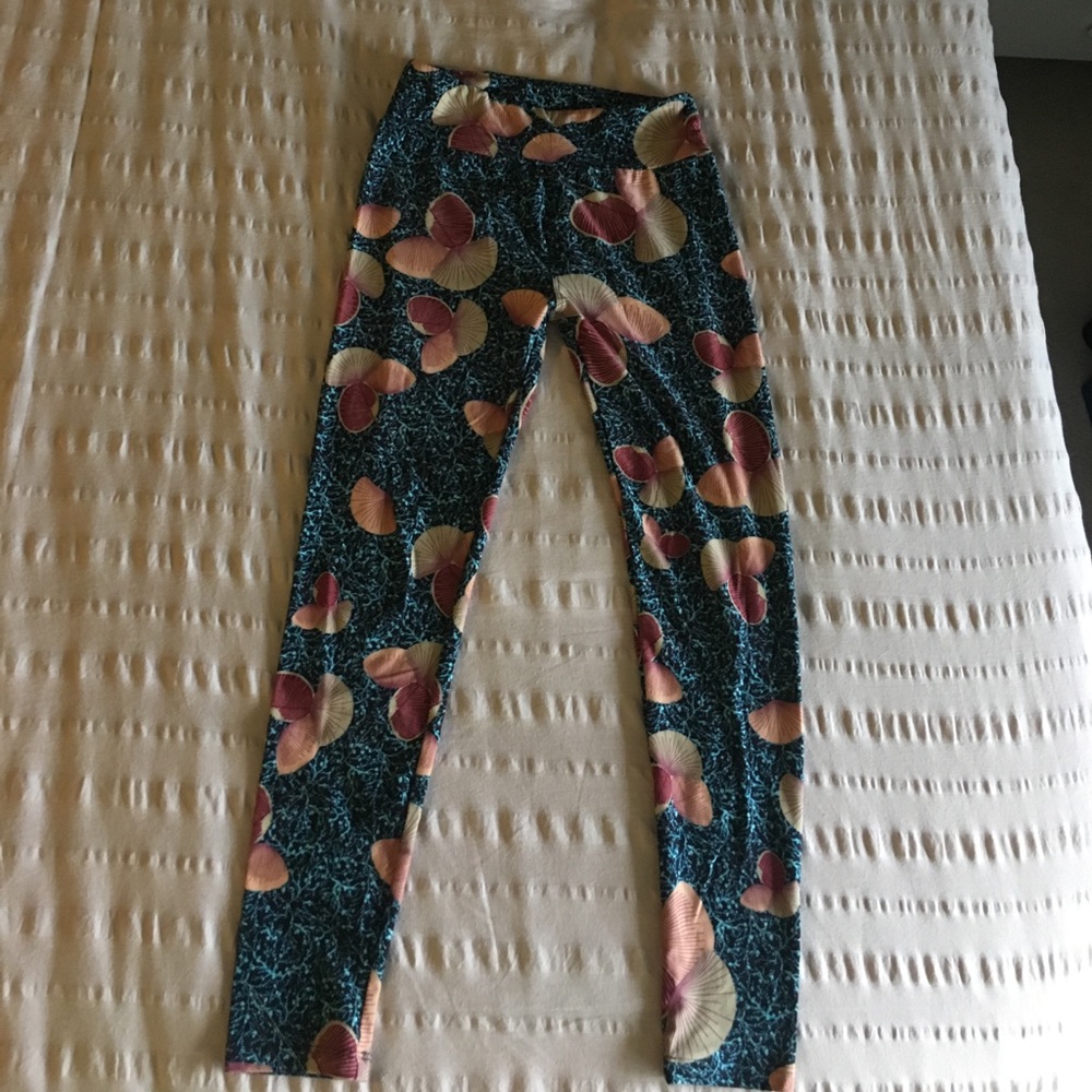 LulaRoe patterned leggings