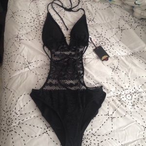 NEW ONE PIECE BIKINI BLACK SIZE MEDIUM