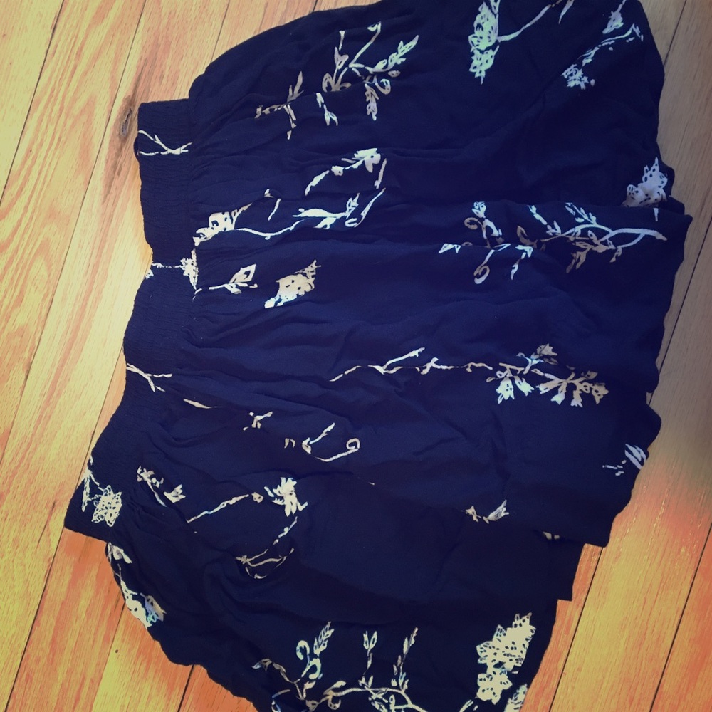 Black floral mini skirt size xs