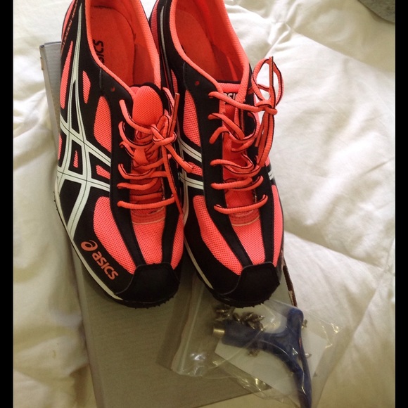 Running shoe - Picture 1 of 4