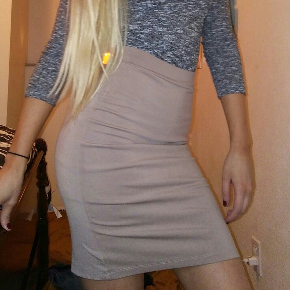 High waisted nude skirt - Picture 1 of 2