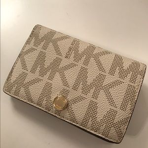 White Michael Kors Wallet
