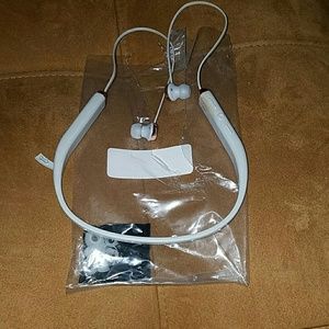 Sol Republic Bluetooth wireless headphones