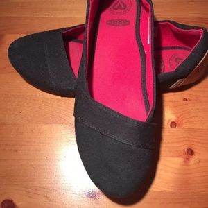 Keen ballet flats black tan 10 vegan