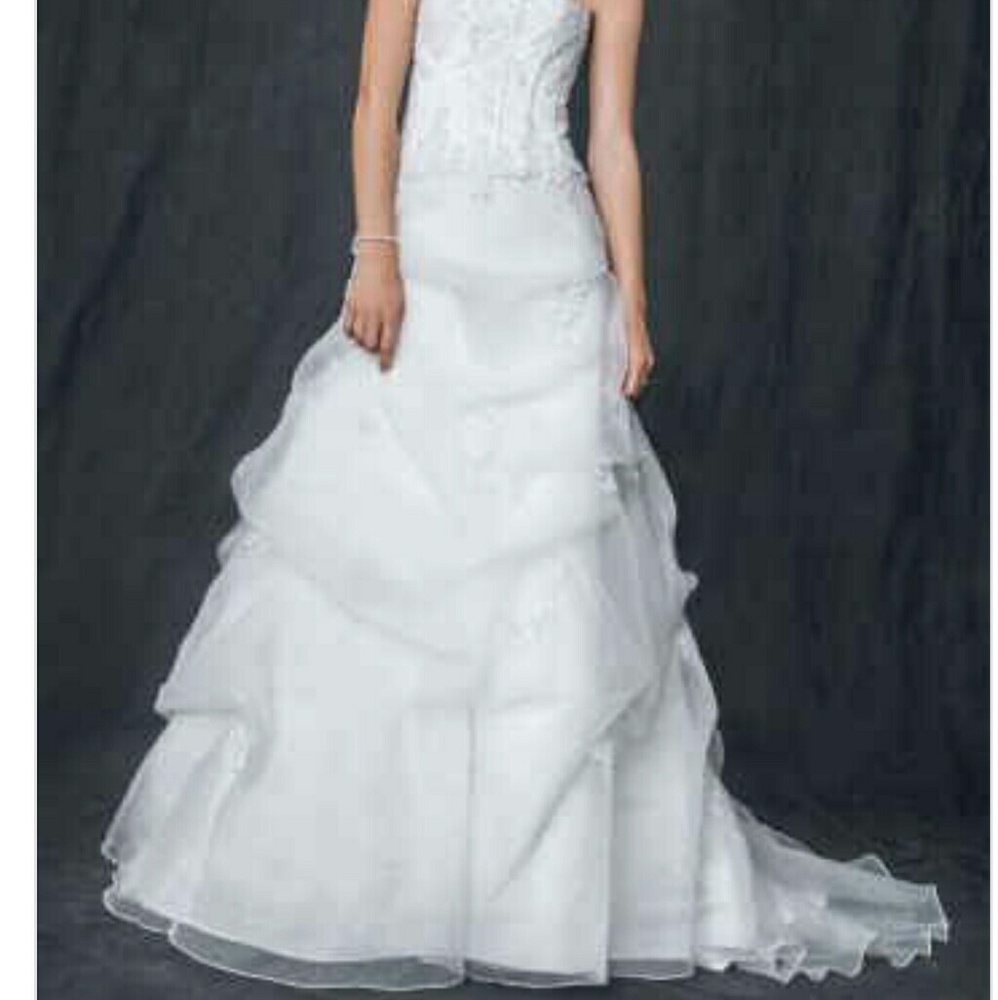 White wedding dress, never been worn.