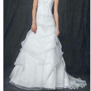 White wedding dress, never been worn.