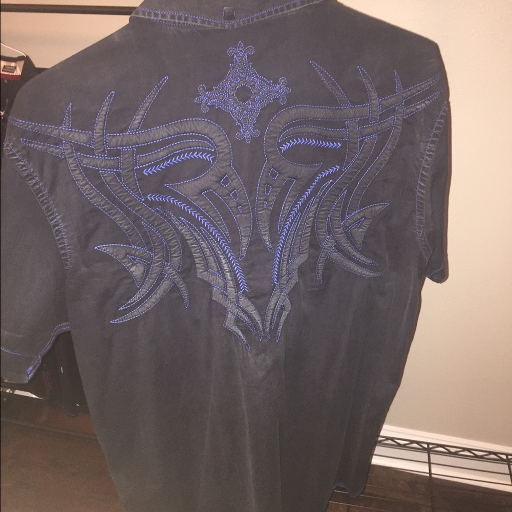 Short sleeve button up Roar shirt