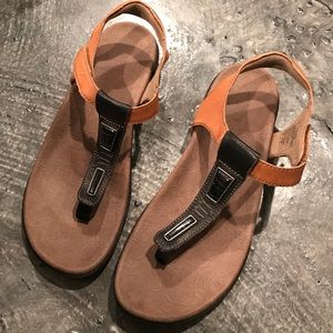 Taos 'Storyteller' Sandal- size 7 or 38