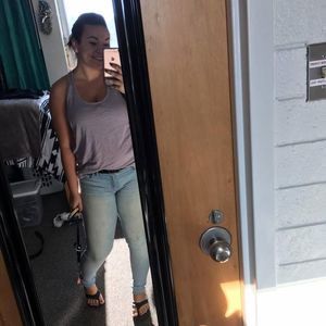 Meet your Posher, Alexis