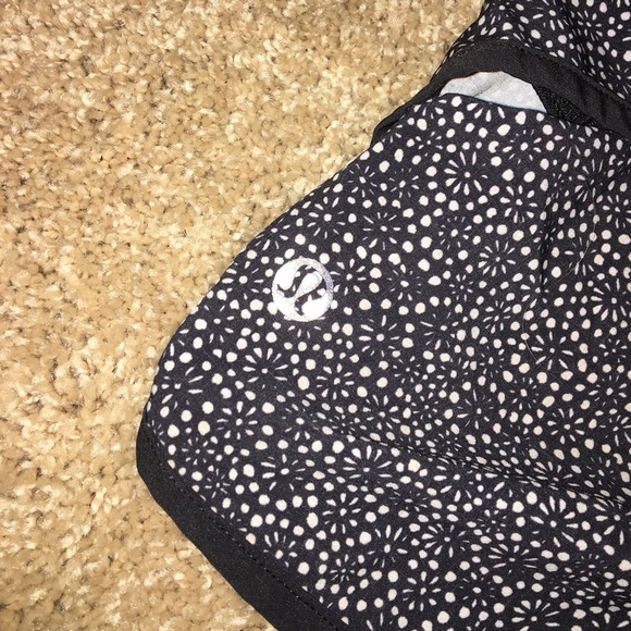 Lululemon athletic shorts TRADE - Picture 3 of 4