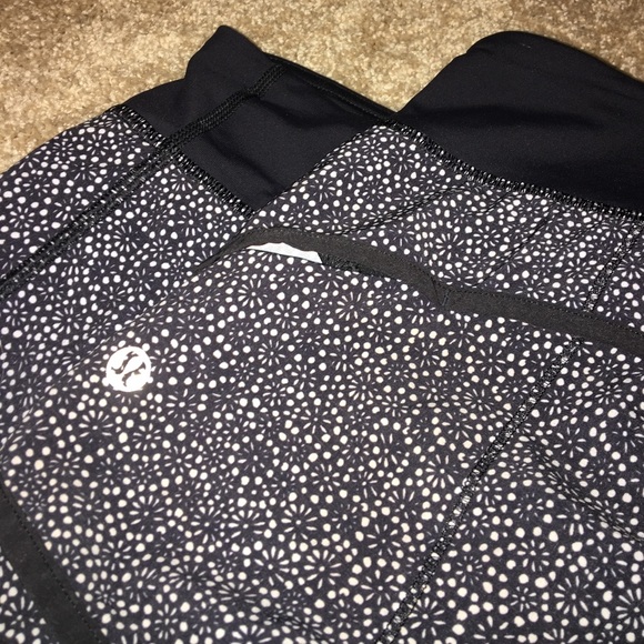 Lululemon athletic shorts TRADE - Picture 4 of 4