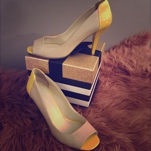 Nine West peep-toe pump