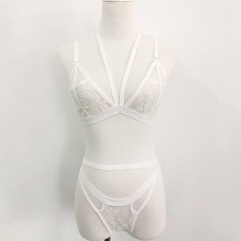 Strappy lace lingerie - Picture 2 of 3