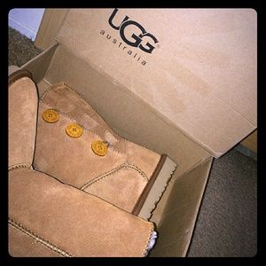 New Tan Short UGG Boots Girls Size 3