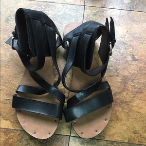 New Black and Tan Strappy Sandals 7.5.