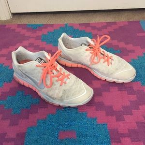 *SOLD* Nike free run woman's
