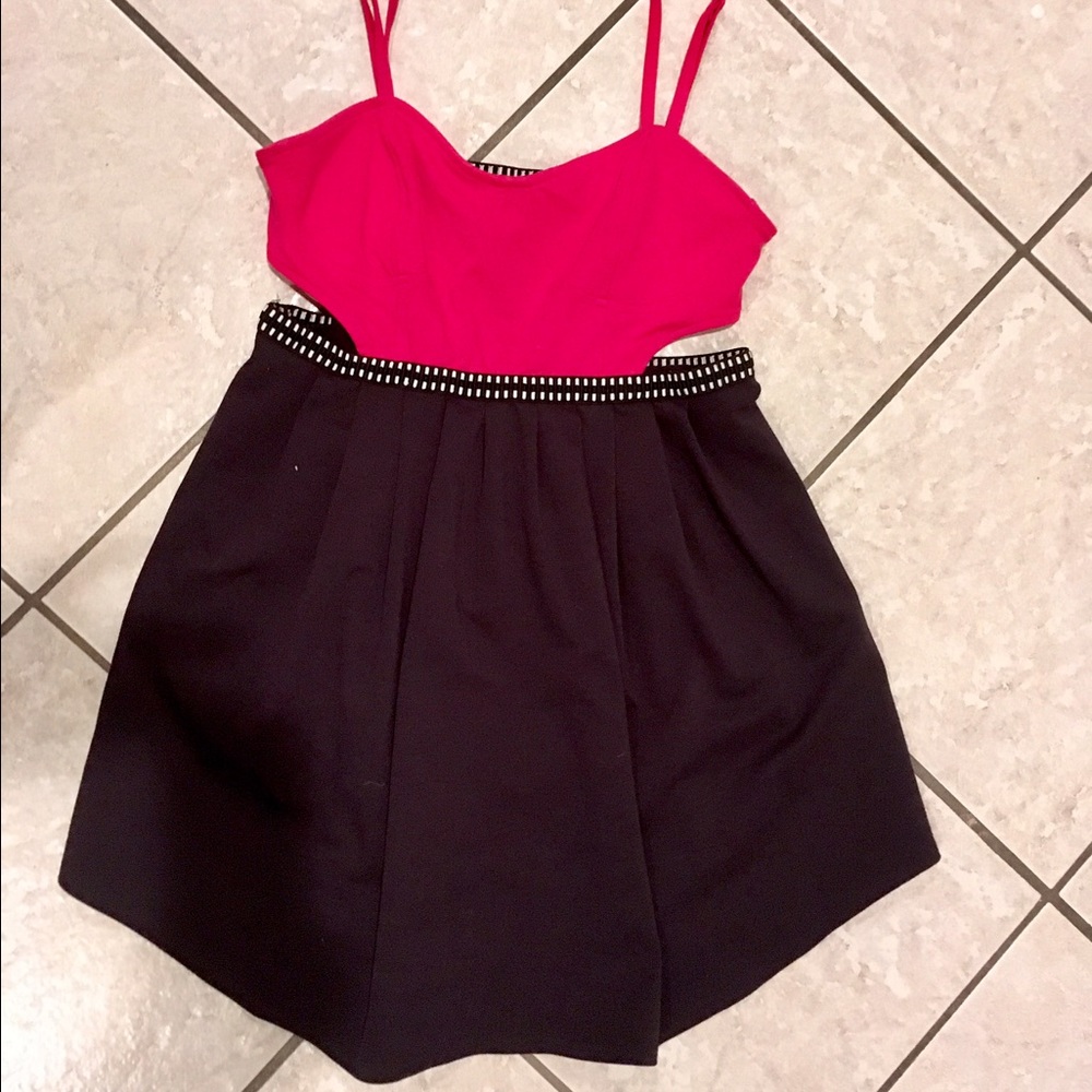 Flirty fit and flare🍒