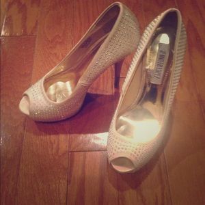 Jennifer Lopez Studded Beige Pumps