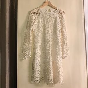 Women’s White mini knee length dress size Medium