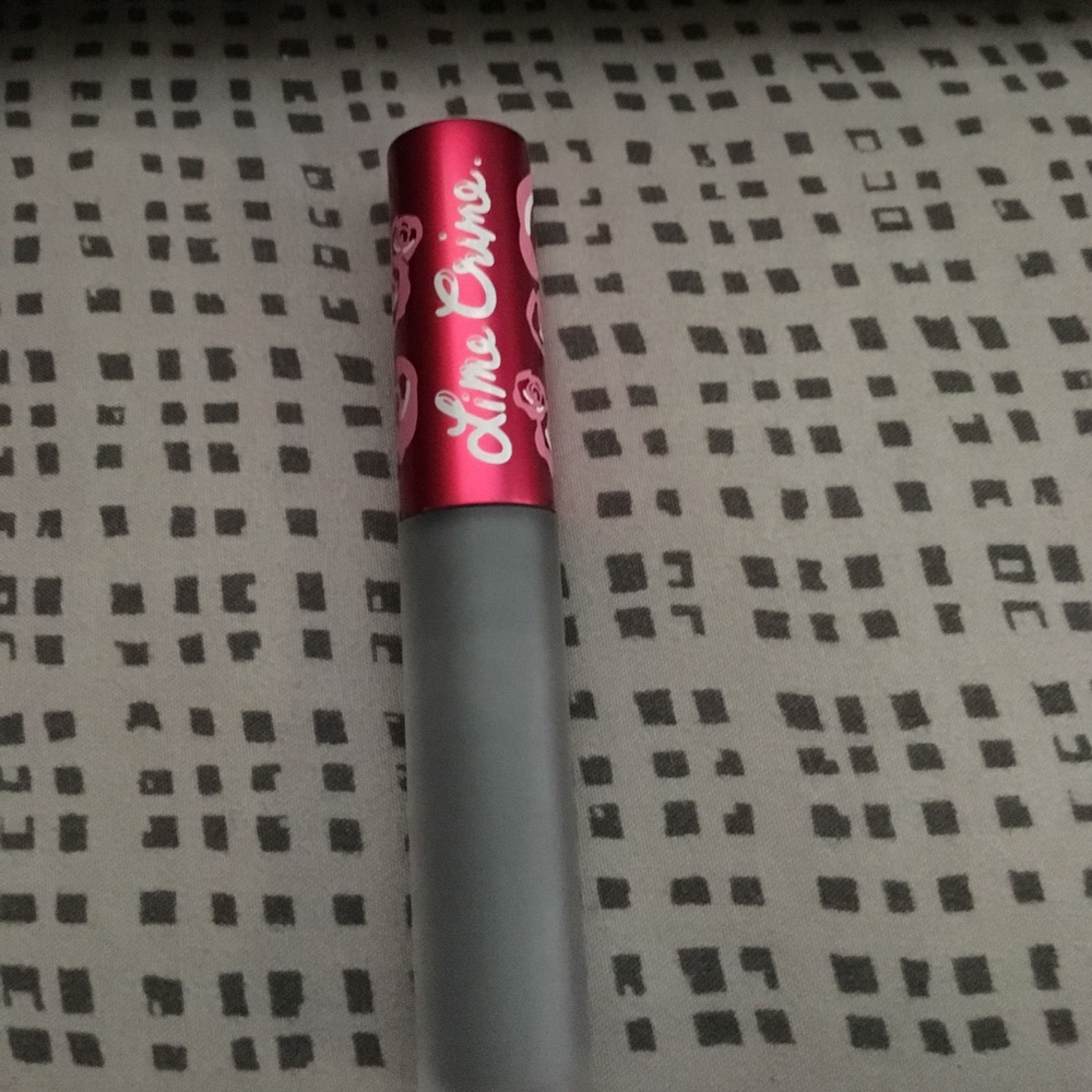 Lime crime velvetine cement