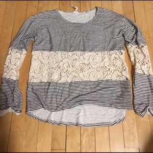 Blu pepper stripe and lace top
