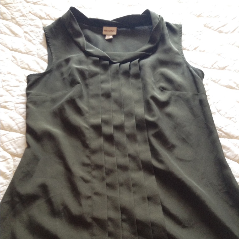 Sleeveless blouse - Picture 3 of 3