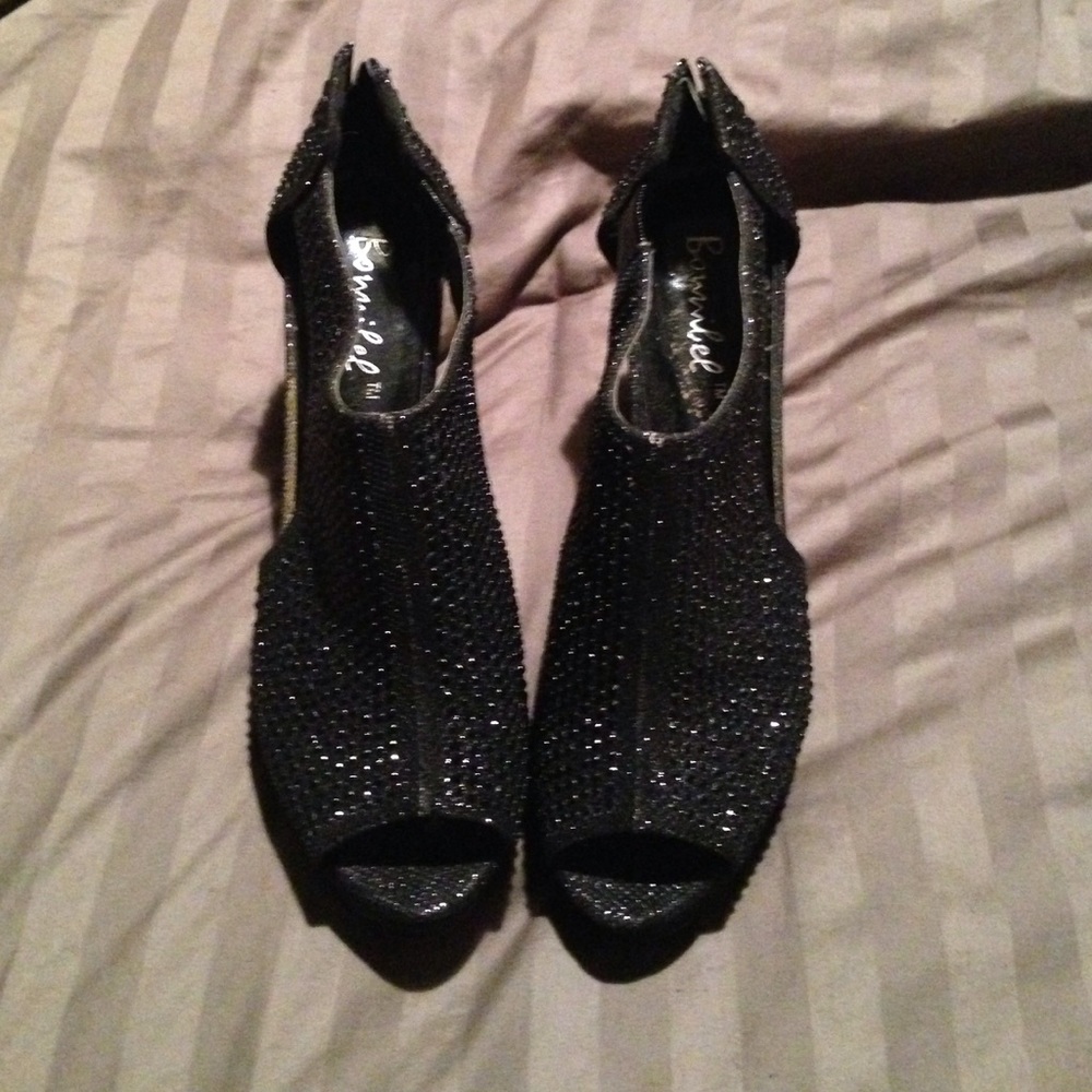 Black peep toe HIGH heels!