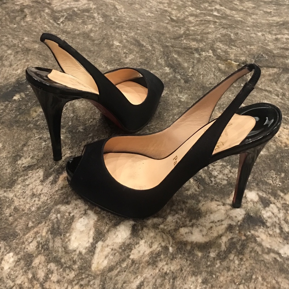 💥SOLD💥Christian Louboutin No Prive Satin Sling