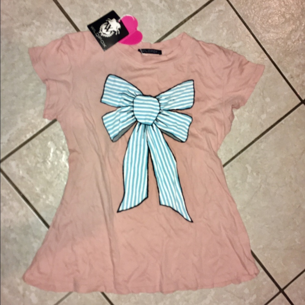 Comfy bow t shirt 🎀