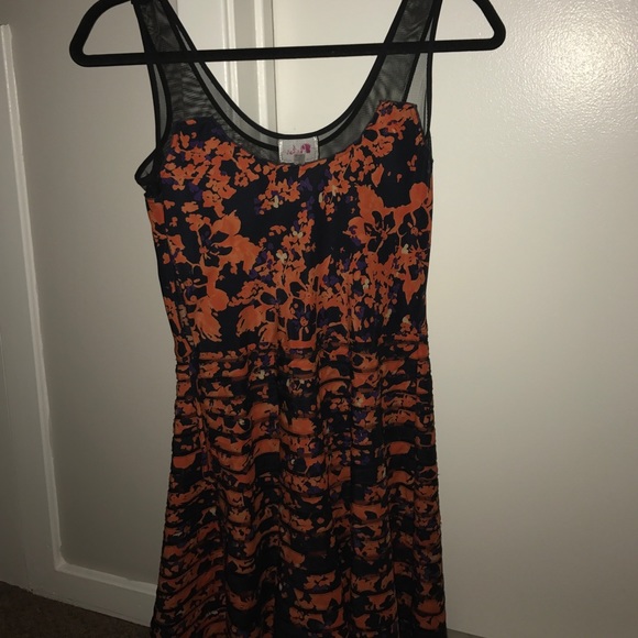 Parker Red and Black floral dress - Picture 4 of 4