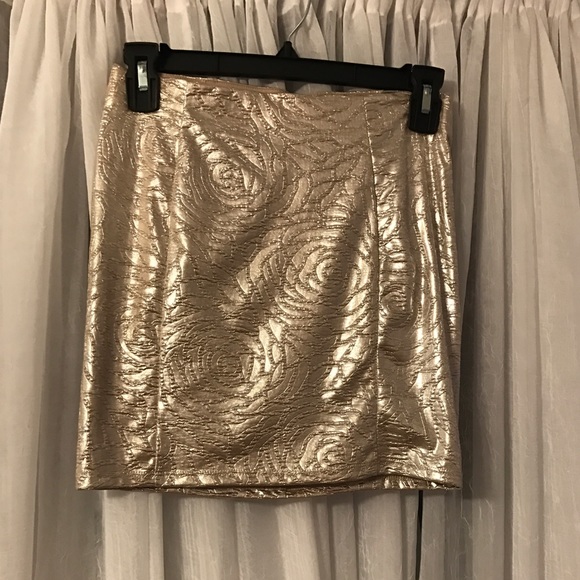 Guess gold skirt with silver shimmer details - Picture 1 of 4