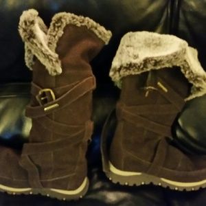 GENTLY USED SKETCHERS FUR LINED BOOTS 7.5
