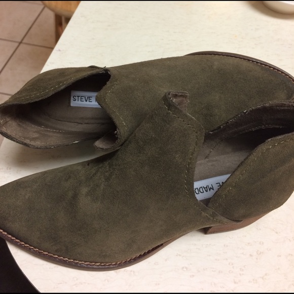 Steve Madden Shoes - Steve Madden cut out boots