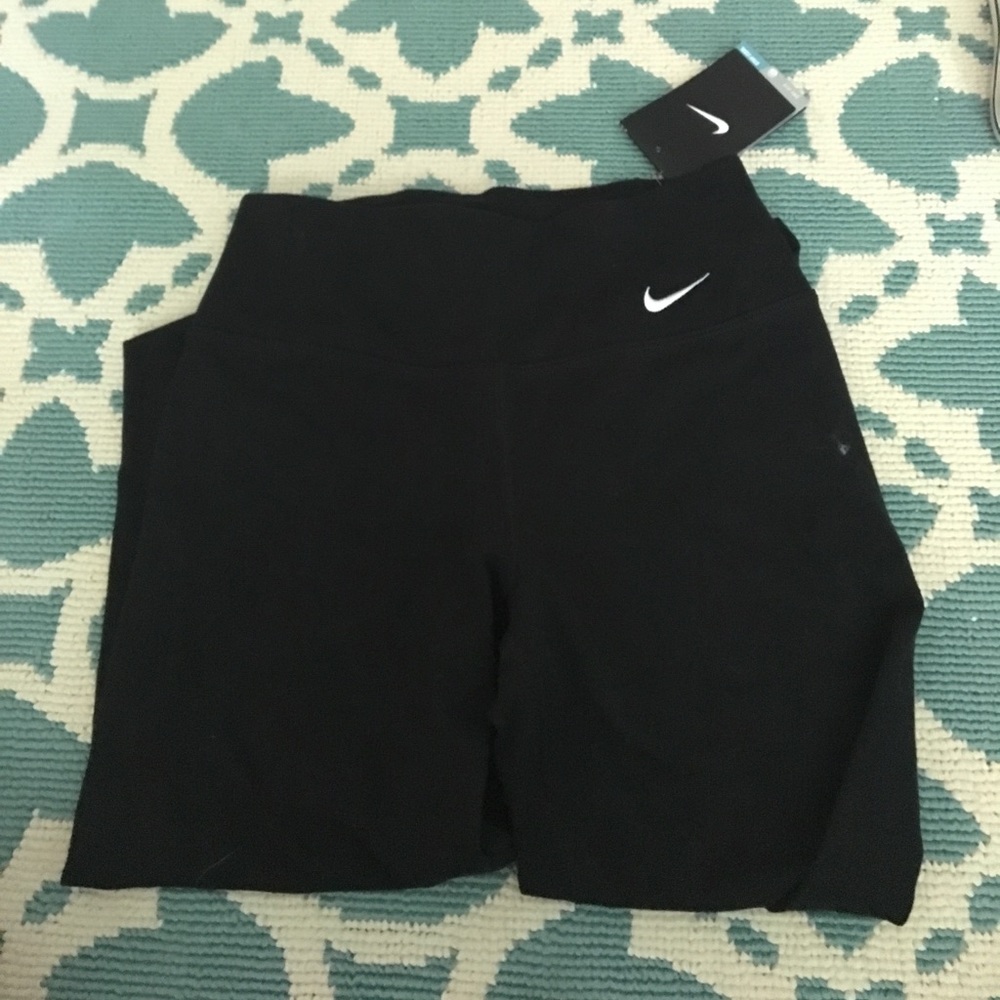 Nike Black Cropped Leggings