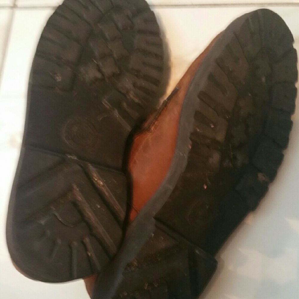 Tommy Hilfiger boat shoes in good condition size 9 - Picture 3 of 4