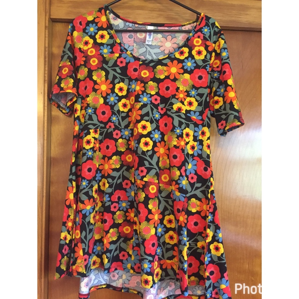 LuLaRoe Medium Perfect Tee, black and floral