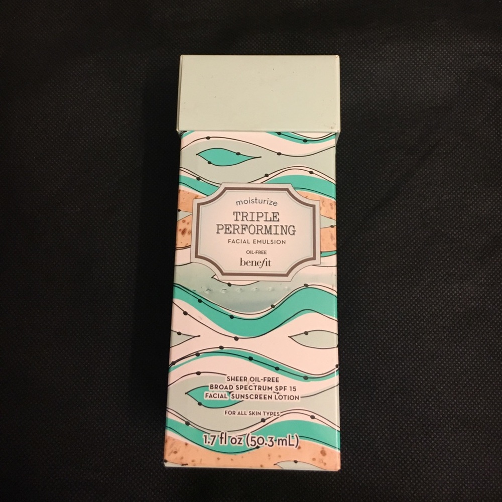 "BENEFIT" moisturizer NIB!!