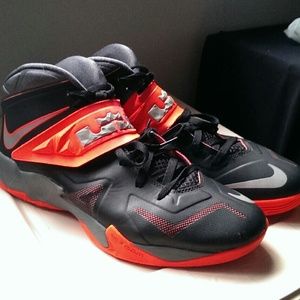 LeBron Soldier Basketball Shoes
