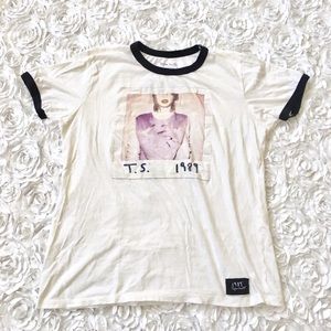 Taylor Swift 1989 Tour Vintage Band Tee
