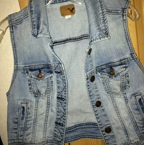 American Eagle Sleeveless Semi-Crop Jean Jacket: M