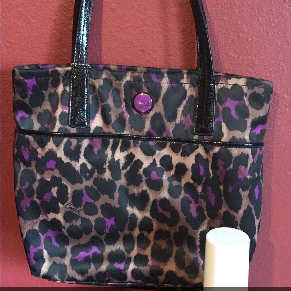 Authentic coach tote. Purple and black great cond.
