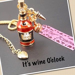 💫🍷Festive Wine Bottle Necklace 💫🍷
