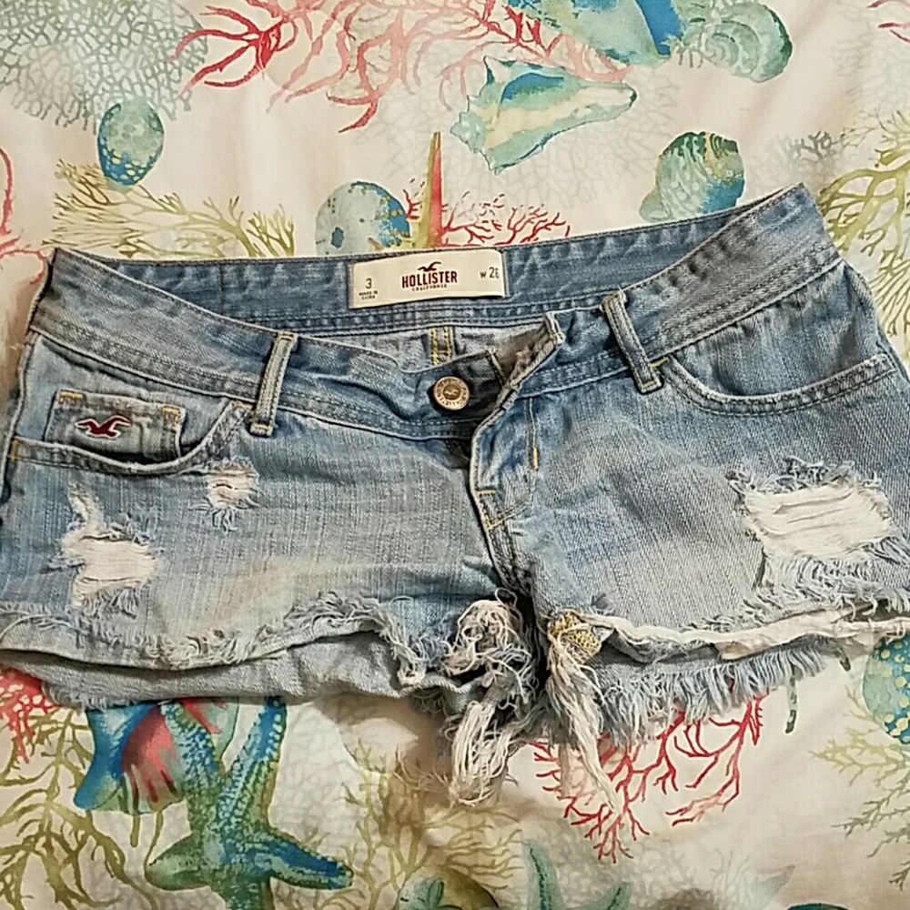 Hollister destroyed shorts size 3 w26