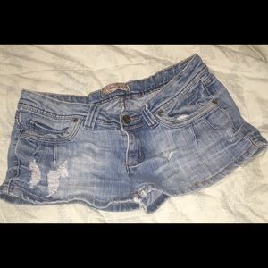 Sz 11 Denim Distressed Shorts- Wallflower