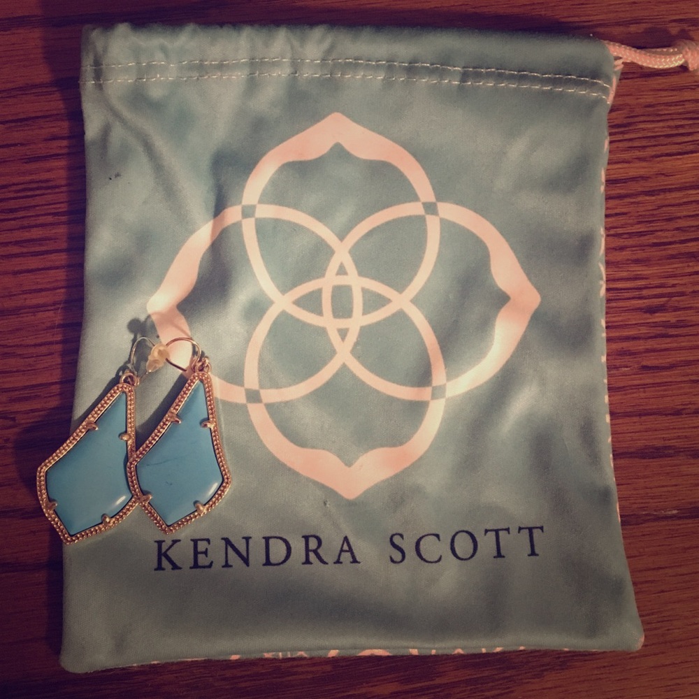 Brand new never warn Kendra Scott earrings
