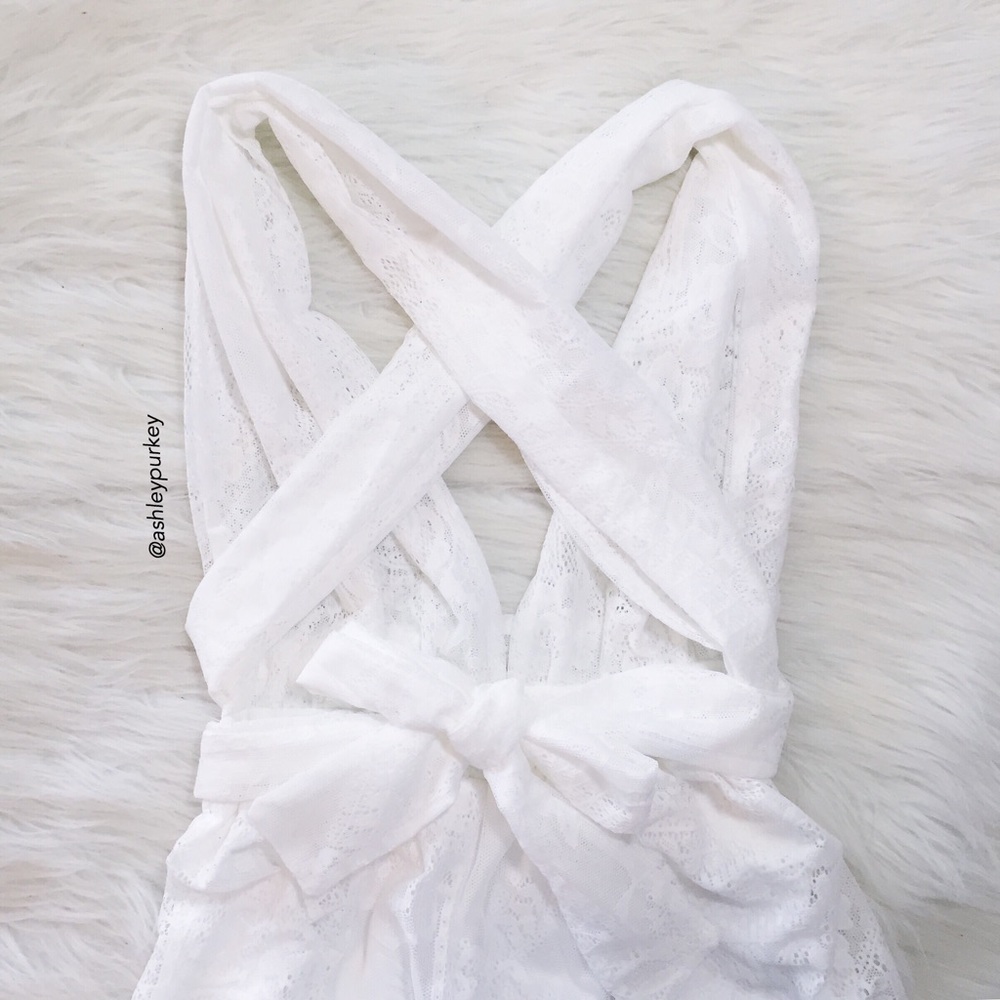 White lace V plunge cross open back romper - Picture 3 of 5