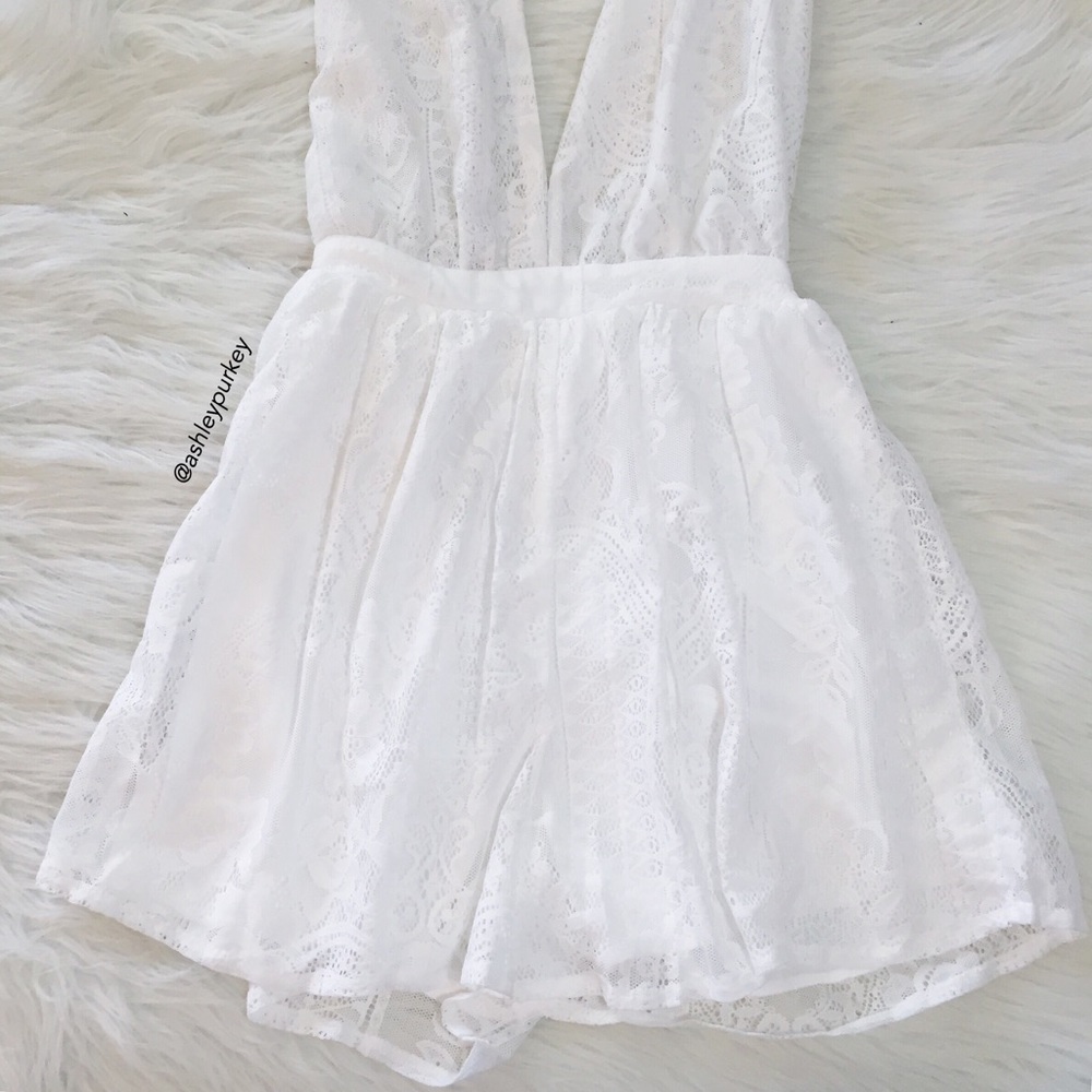 White lace V plunge cross open back romper - Picture 4 of 5