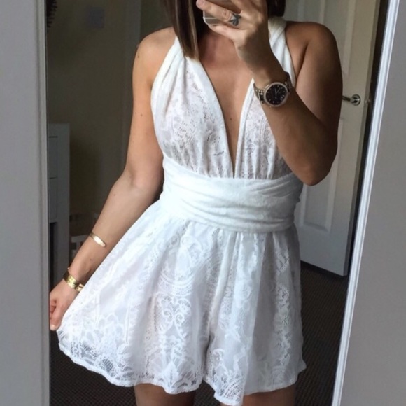 White lace V plunge cross open back romper - Picture 5 of 5