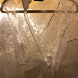 Sheer floral cream/white embroidered crop blouse