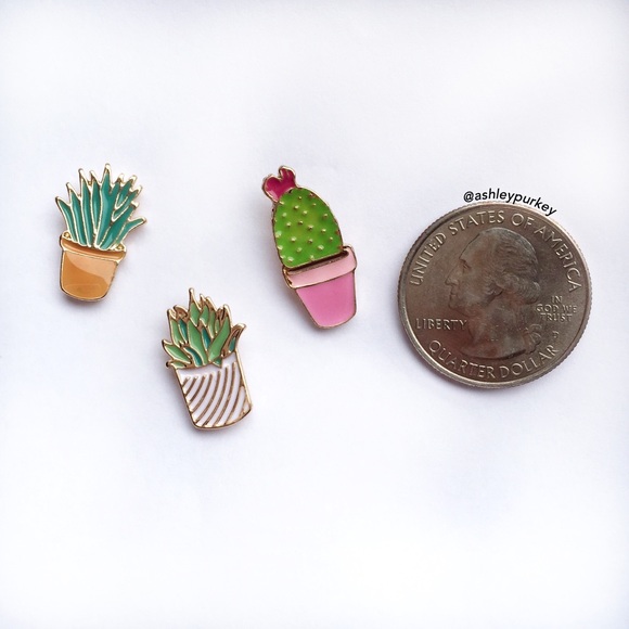 ❤️SALE ENDS TONIGHT❤️ Set of 3 mini cactus pins - Picture 2 of 3